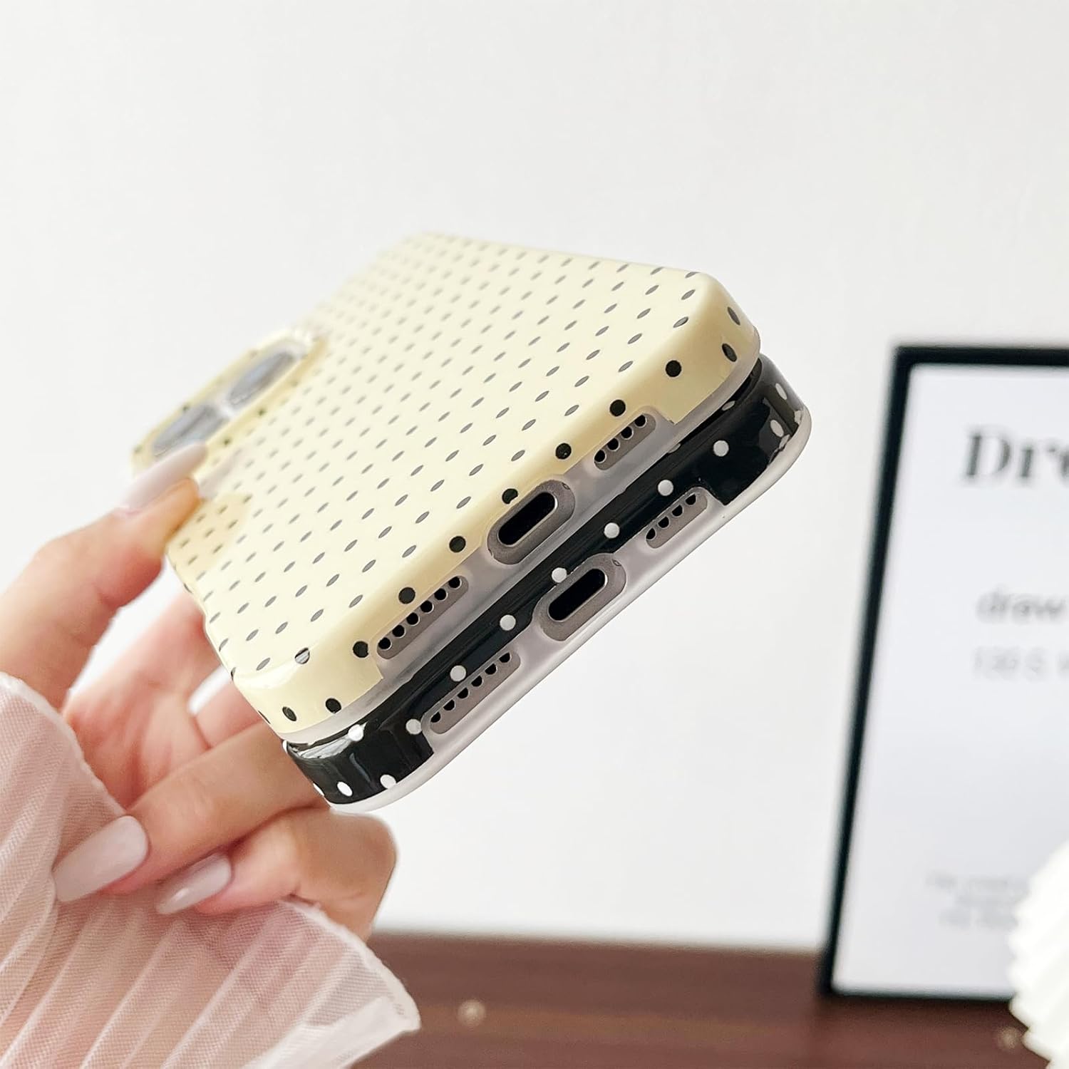 iPhone 17 Pro Max Cute Polka Dot Beautiful and Stylish Shockproof Protective Case
